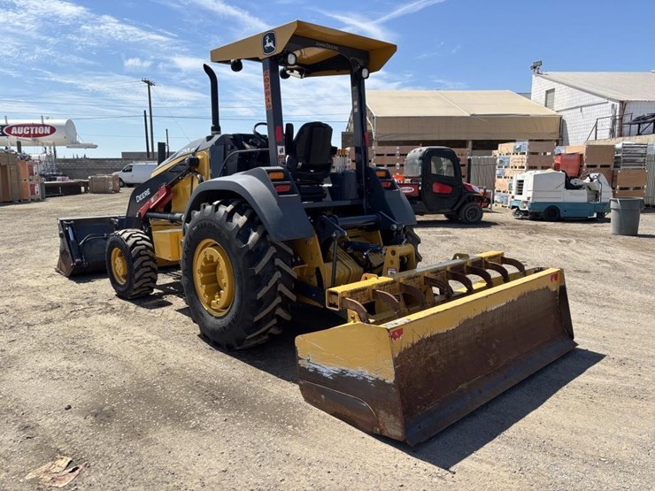 2020-deere-210l-image-4