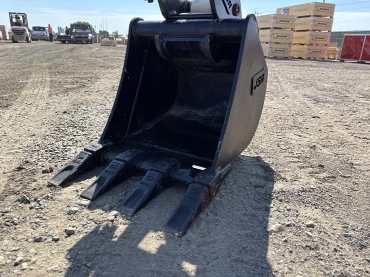 2022-takeuchi-tb235-2-image-12