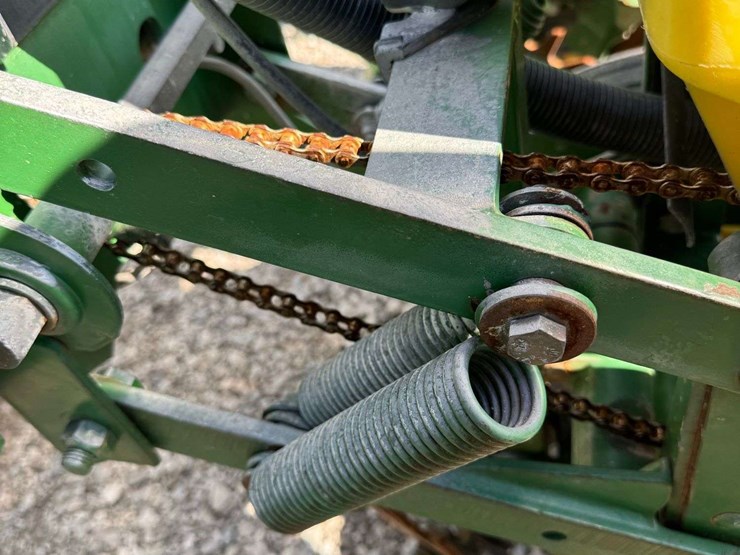 john-deere-7200-image-45
