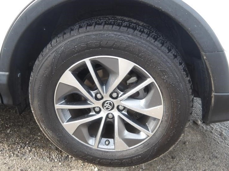 2016-toyota-rav4-image-5