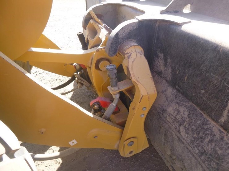 2022-caterpillar-930m-image-40