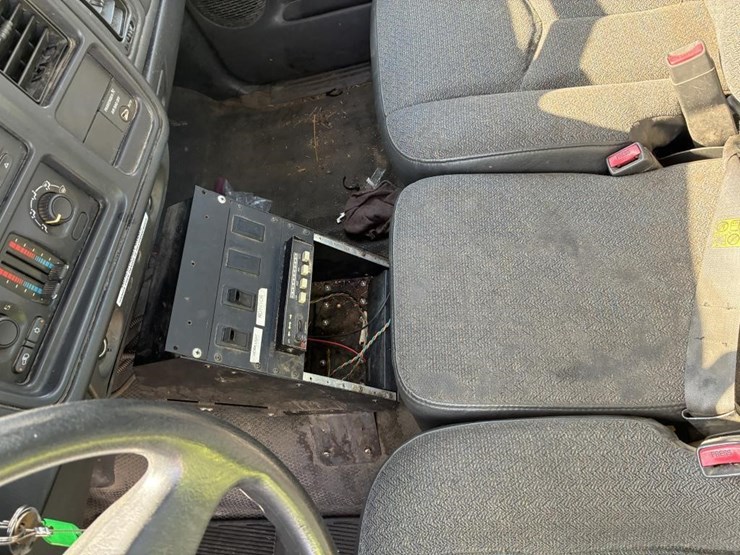 2003-chevrolet-silverado-2500-image-18