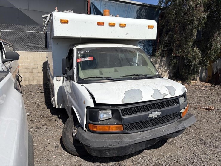 2006-chevrolet-express-g3500-image-2