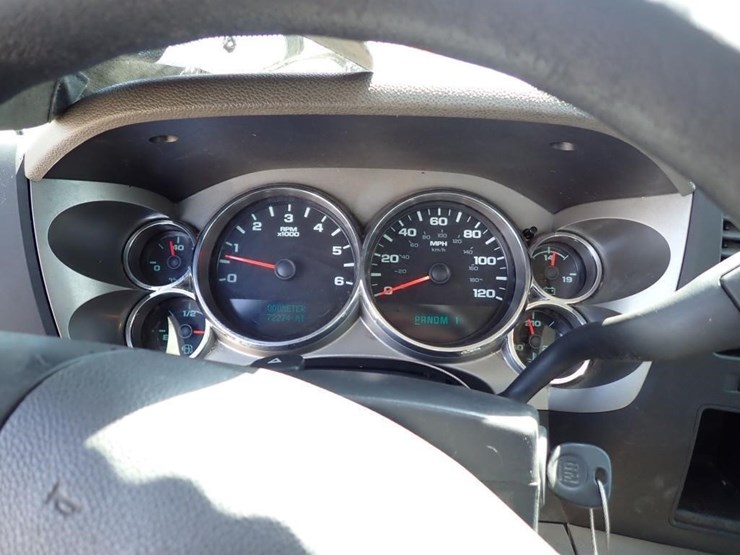 2012-chevrolet-silverado-2500-image-17