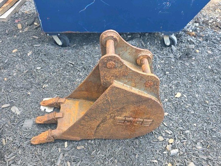#475-•-edge-11"-excavator-bucket-image-3