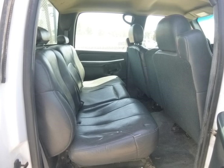 2001-chevrolet-3500-image-23