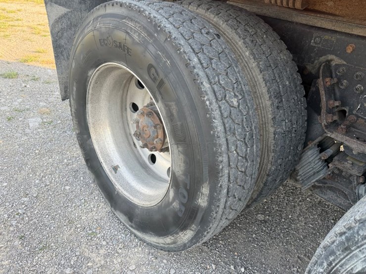 2013-kenworth-t800-image-12