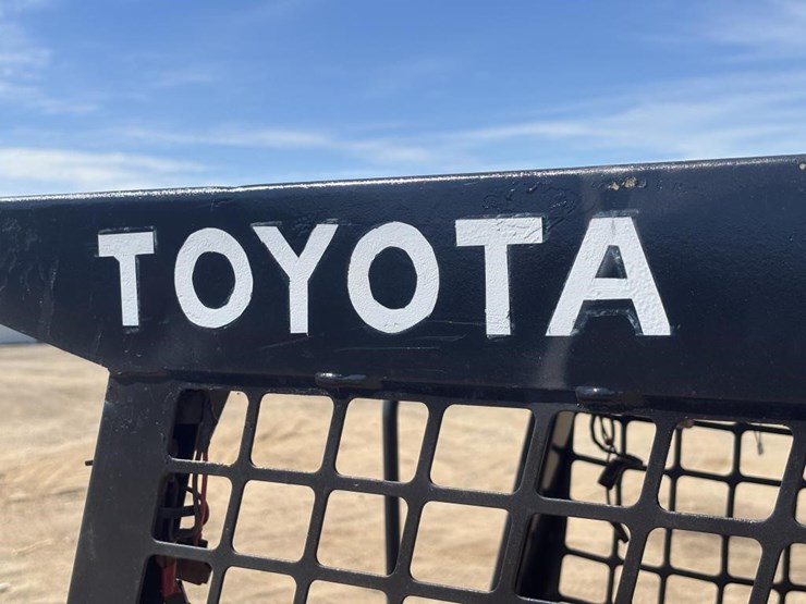toyota-3sdk-skid-steer-loader-image-36