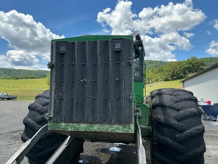 2019-deere-848l-image-26