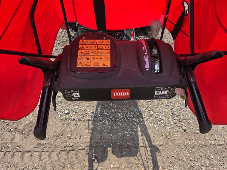 #450-•-toro-power-broom-image-4
