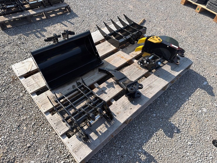#30-•-lot-of-misc-mini-excavator-attachments-image-2