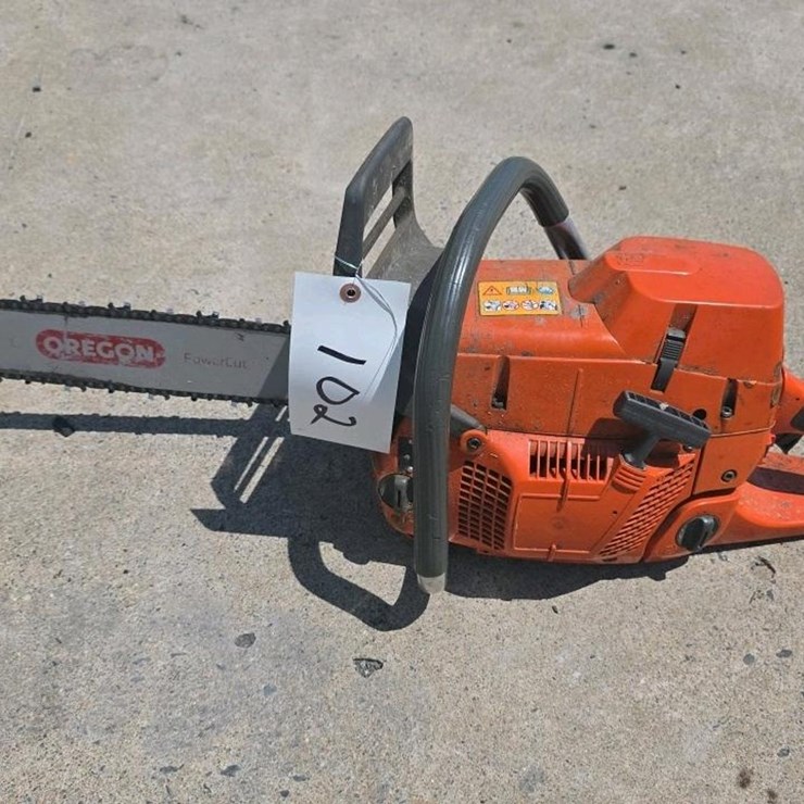 #102 • Husqvarna 390 XP Chainsaw