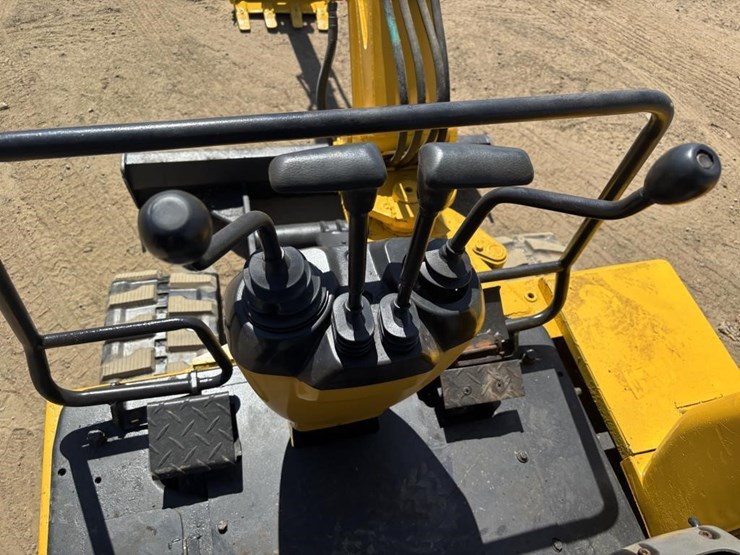 komatsu-pc20-7e-image-25