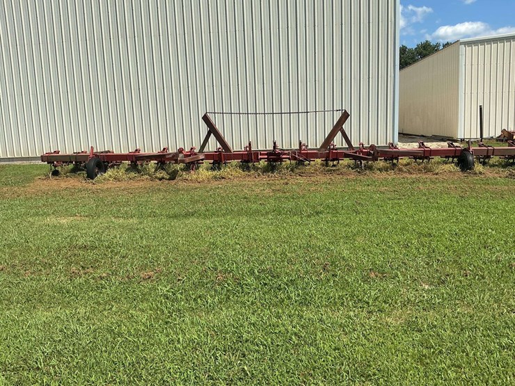 16-row-rowcrop-cultivator-image-8