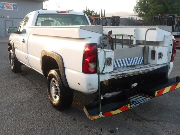 2005-chevrolet-silverado-2500-image-4