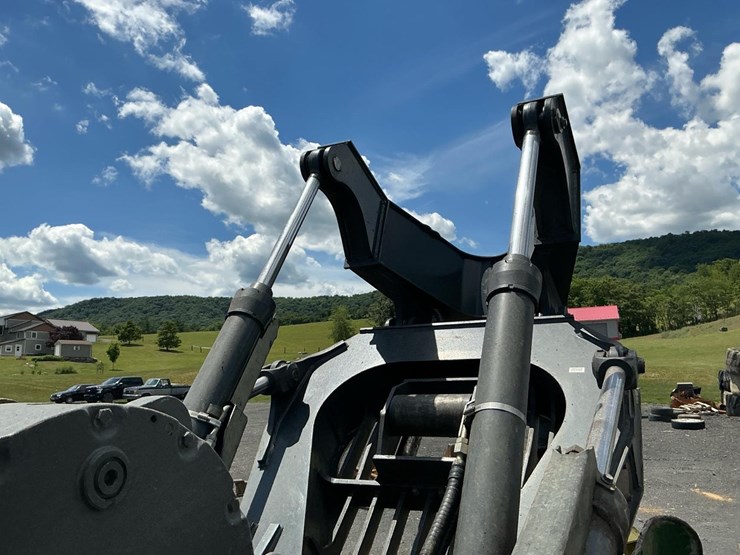2019-deere-848l-image-49