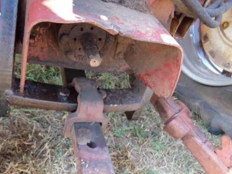 7030-allis-chalmers-2-wheel-drive-tractor-image-10
