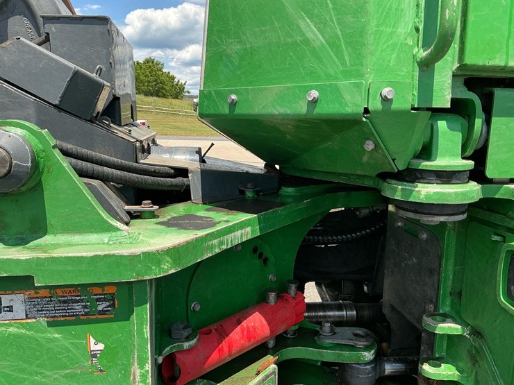 2019-deere-848l-image-44