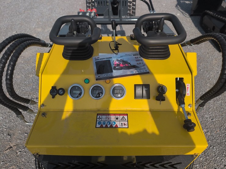 #41-•-new-zjg-zj-380-mini-skid-loader-image-5