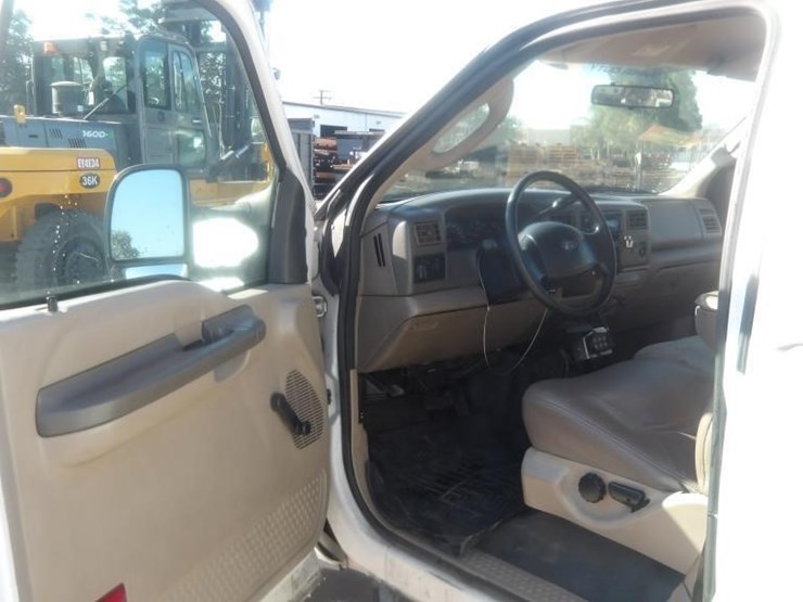 2003-ford-f550-image-33