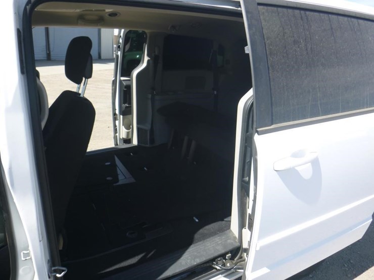 2015-dodge-grand-caravan-image-7