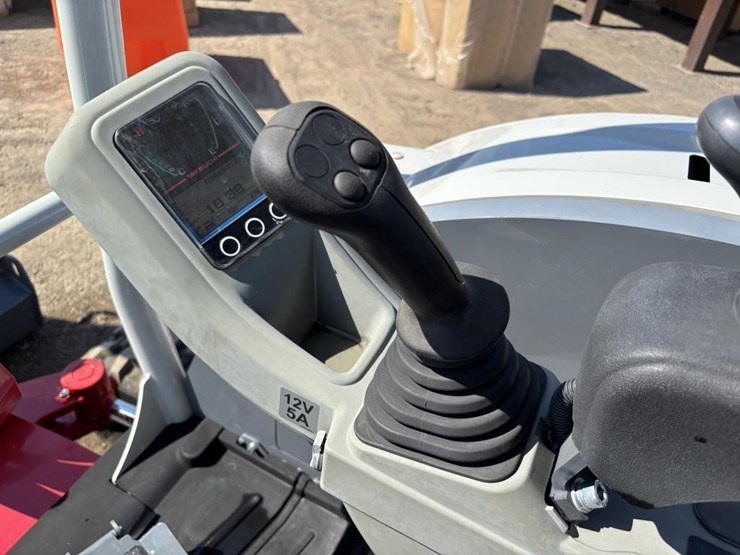 2022-takeuchi-tb235-2-image-31