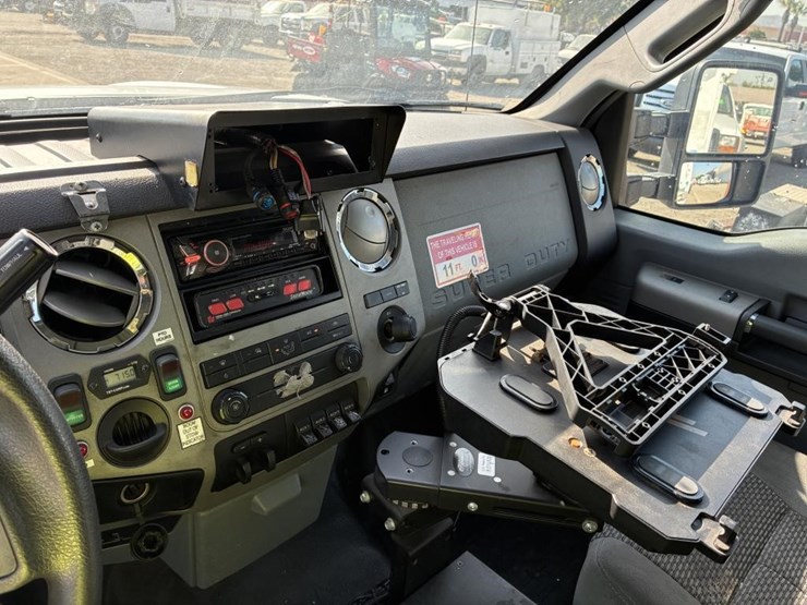 2015-ford-f550-image-29