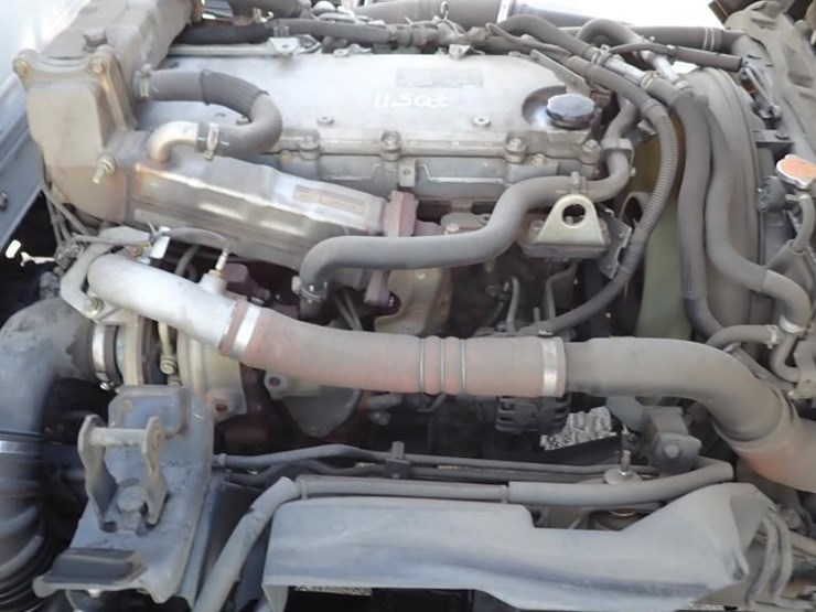2016-isuzu-npr-image-7