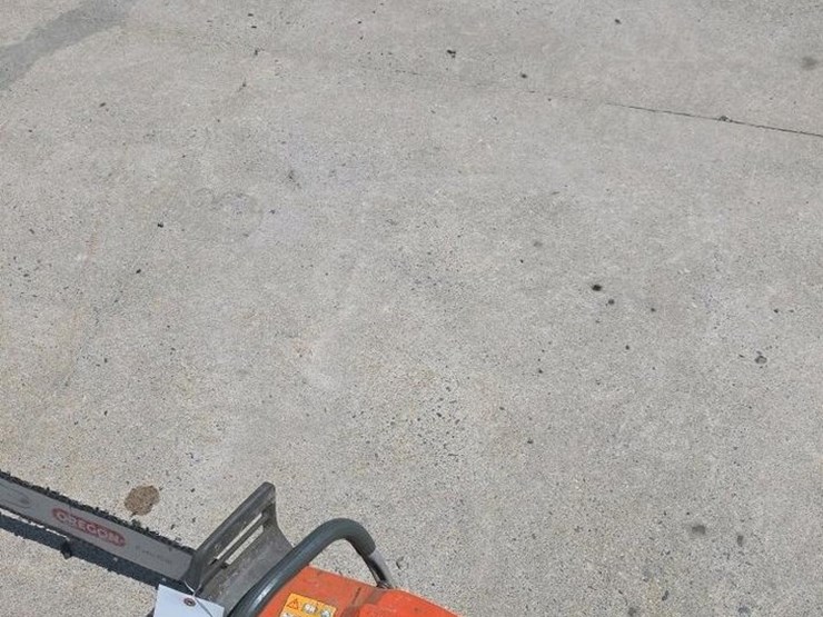 #102-•-husqvarna-390-xp-chainsaw-image-5