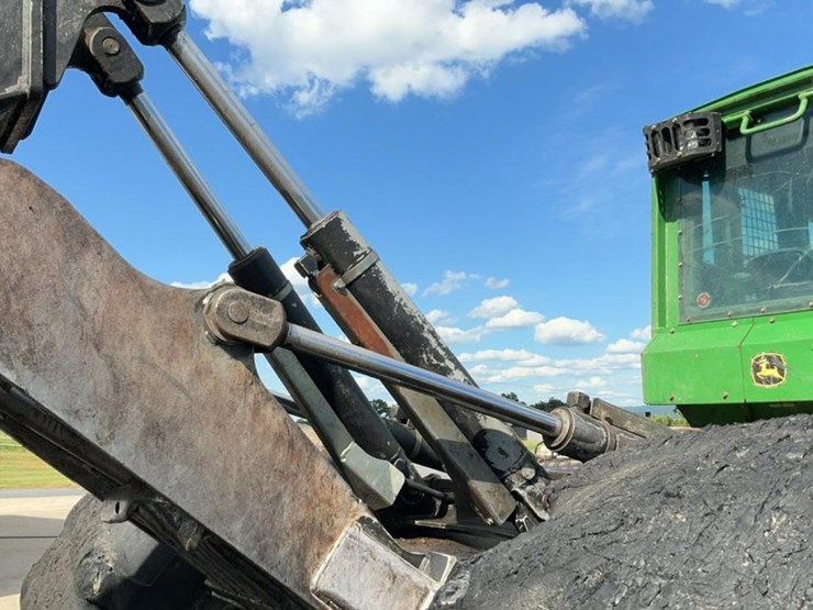 2012-deere-848h-image-62