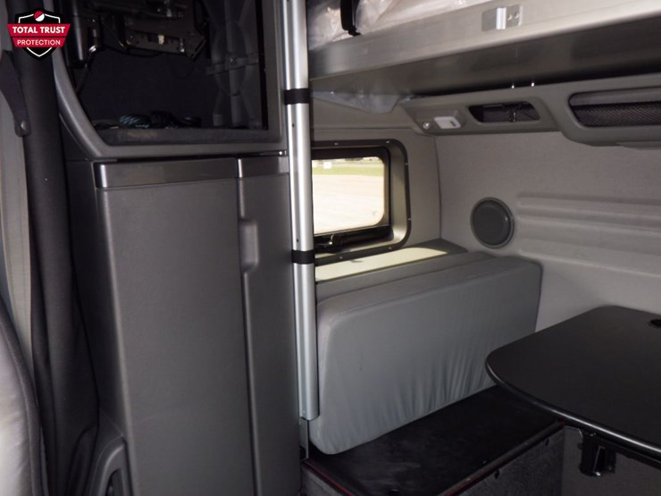 2024-volvo-vnl860-image-18