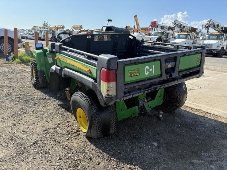 2019-john-deere-gator-image-4