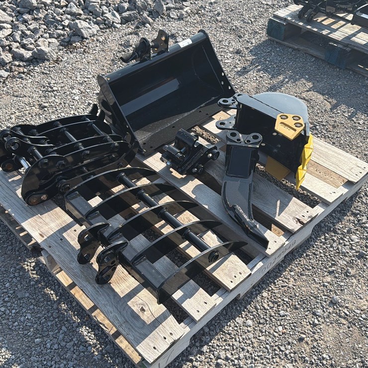 #32 • LOT OF MISC MINI EXCAVATOR ATTACHMENTS