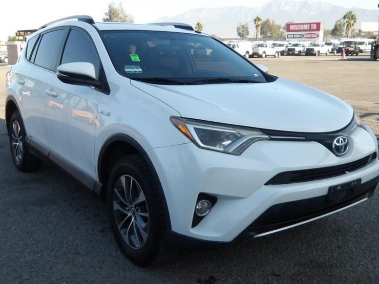 2016-toyota-rav4-image-2