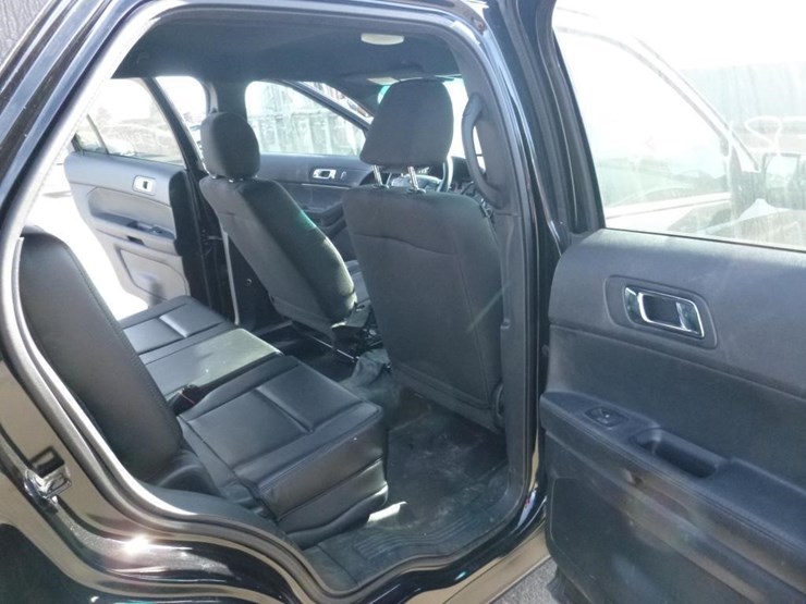 2016-ford-explorer-image-8
