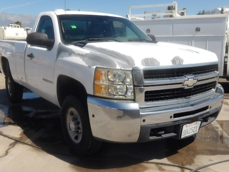 2008-chevrolet-silverado-2500-image-2