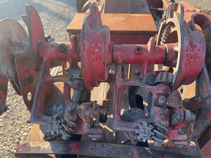 new-holland-66-image-16