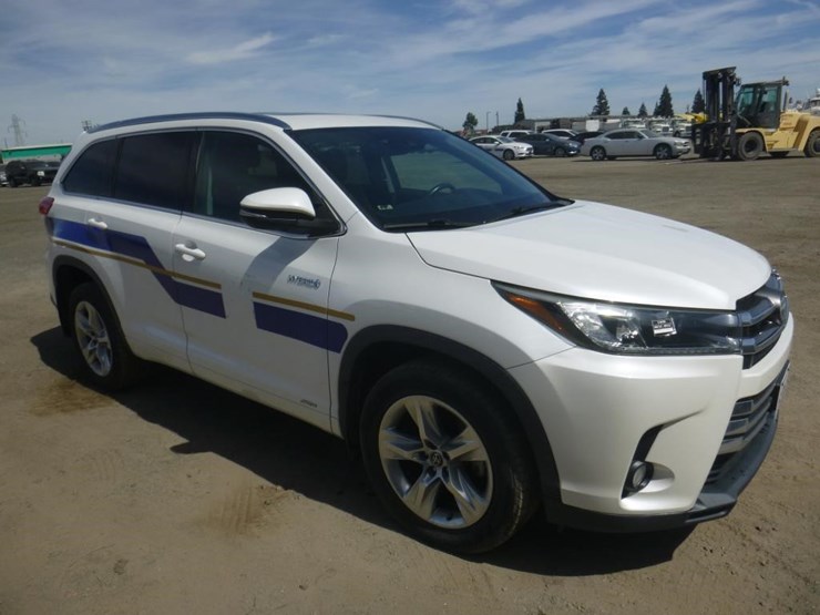 2017-toyota-highlander-image-2
