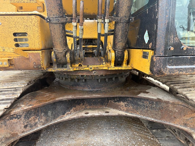 2017-caterpillar-323fl-image-10