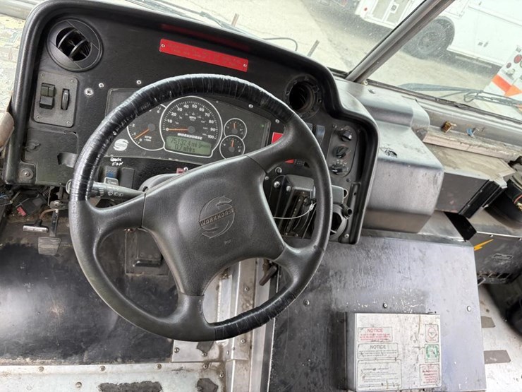 2008-workhorse-w62-image-23