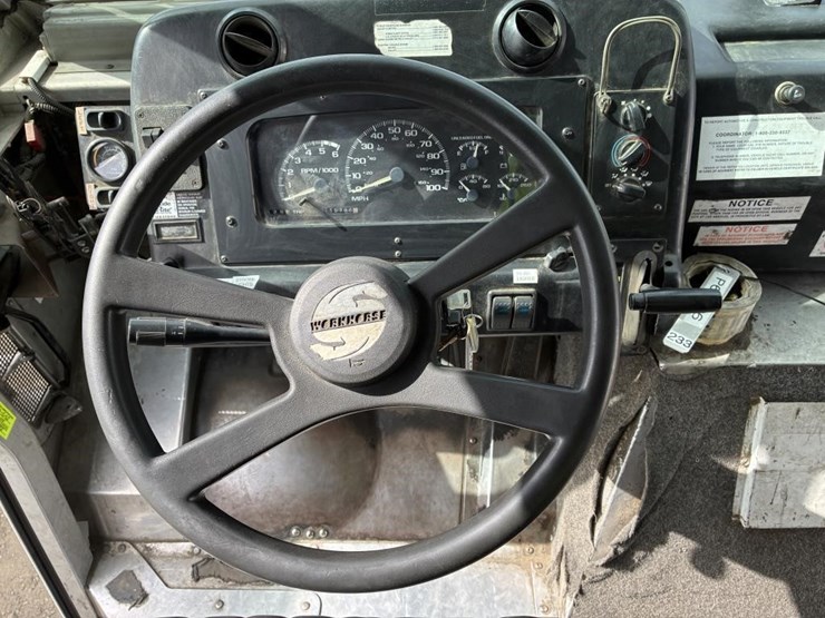 2002-workhorse-p42-image-21