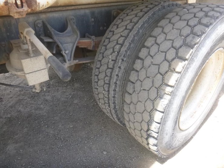 2011-ford-f750-image-23