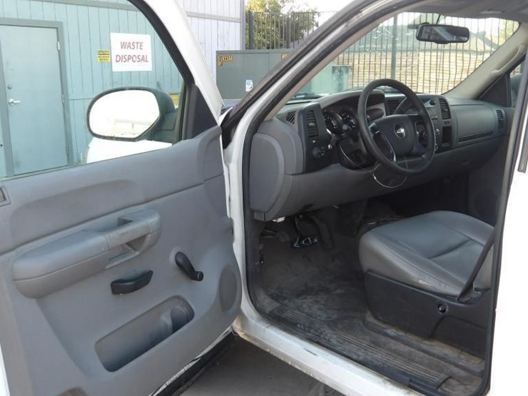 2009-chevrolet-silverado-2500-image-13