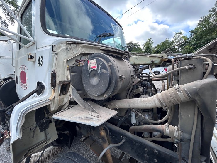 1995-ford-l7000-image-46