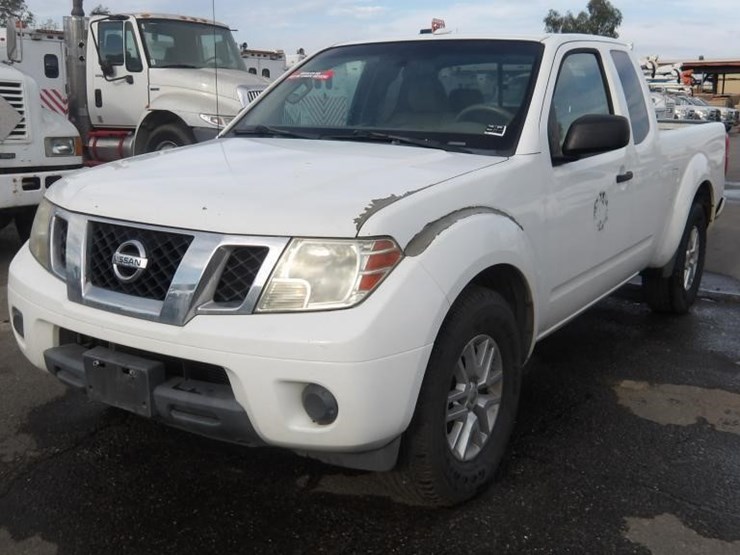 2016-nissan-frontier-image-2