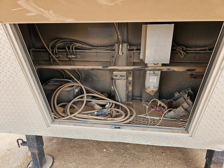 2020-bravo-trailers-40’-x-102”-3-axle-enclosed-gooseneck-trailer-image-5