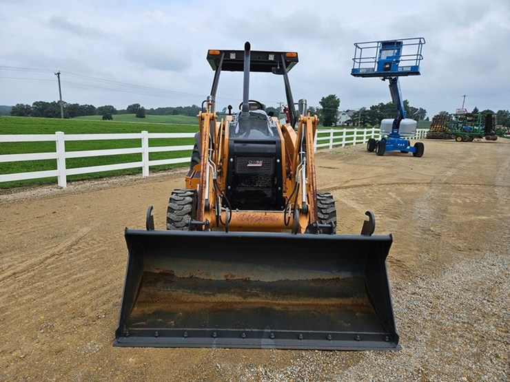 #27-•-case-570d-tractor/loader/scraper-image-8