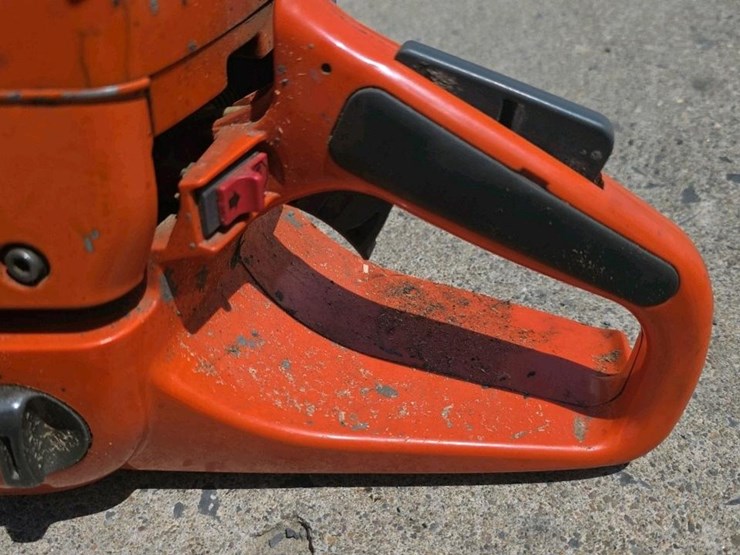 #102-•-husqvarna-390-xp-chainsaw-image-8