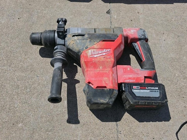 #112-•-milwaukee-1-3/4"-cordless-rotary-hammer-image-4