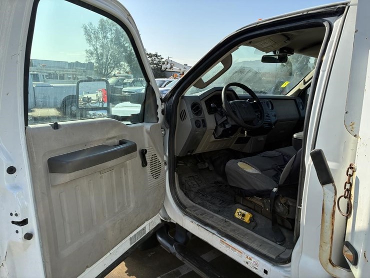 2009-ford-f550-image-15